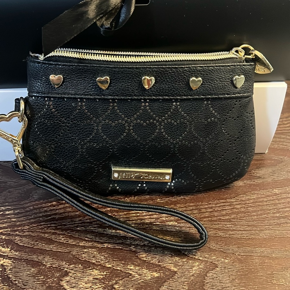 Betsey Johnson Black and Gold heart wristlet